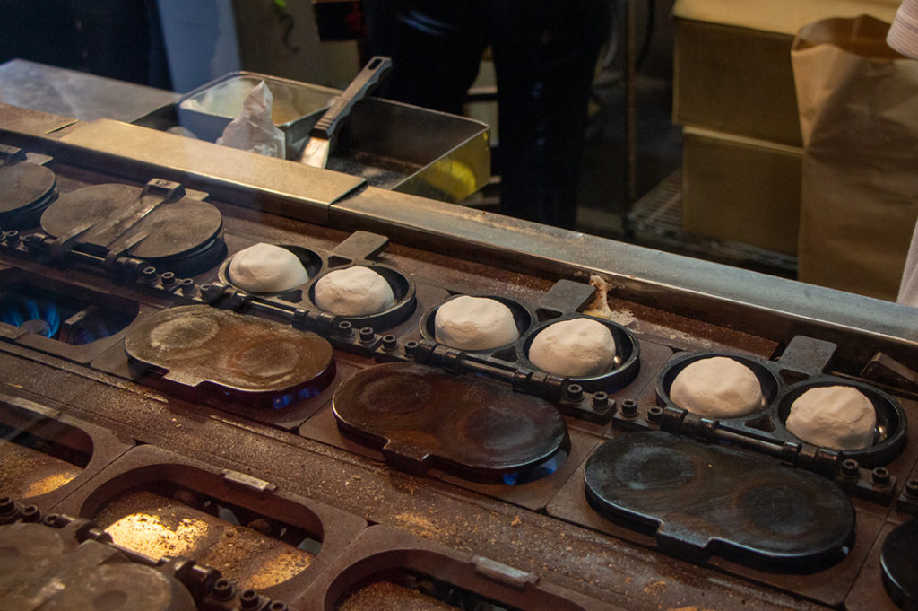 Making Umegae-mochi 