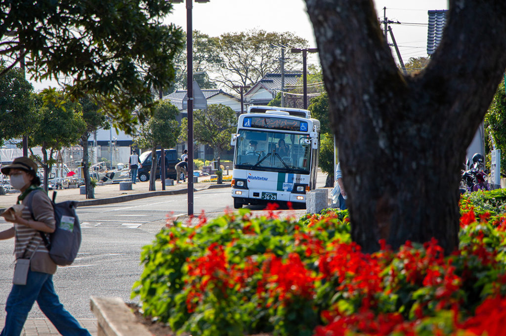 The bus from the ferry to the flower park