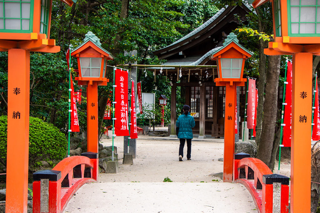 Lanterns and bridges 