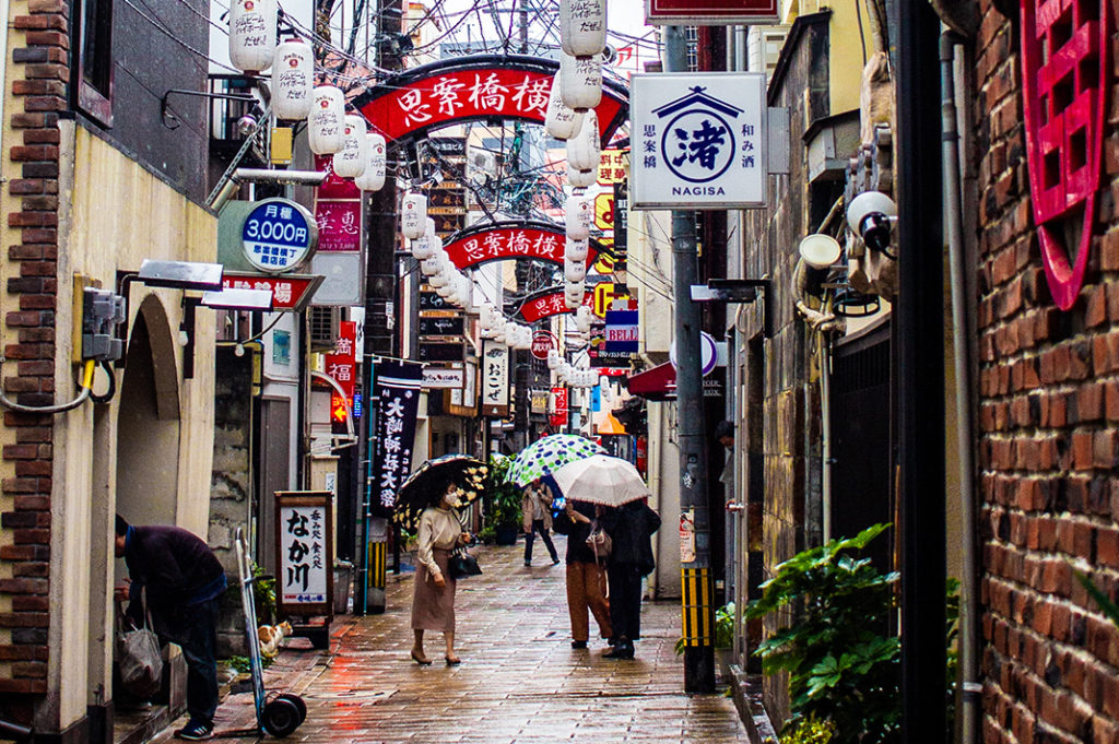 Strolling through Doza and Shianbashi during the day, 