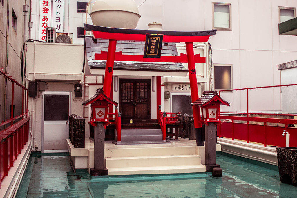 Doza Inari Shrine - the secret rooftop shrine in Dozamachi 