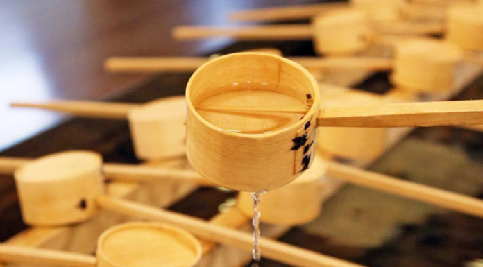 How To Visit a Shinto Shrine (Jinja) How to visit a shinto shrine