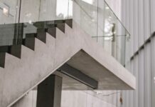 21_21 Design Sight: Tokyo’s Modernist Masterpiece Concrete steps at 21_21 Design Sight