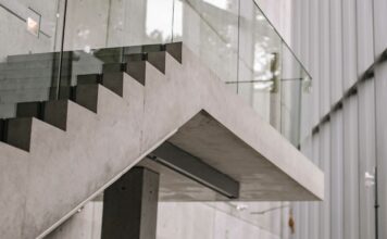 21_21 Design Sight: Tokyo’s Modernist Masterpiece Concrete steps at 21_21 Design Sight