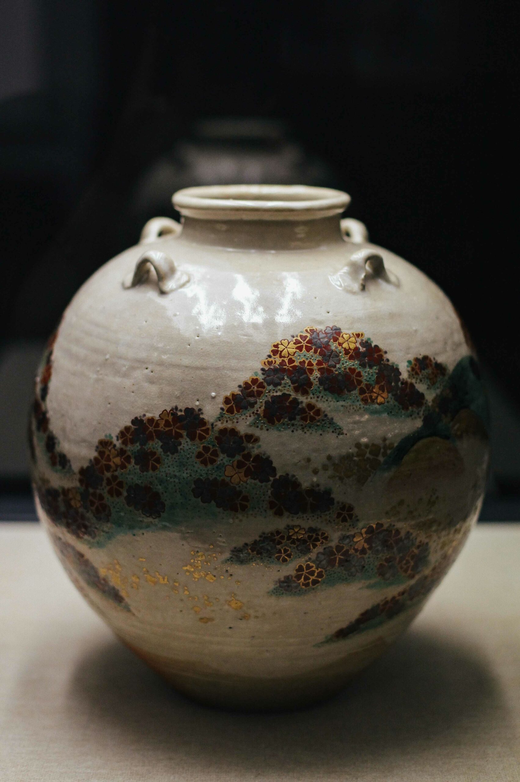 Fukuoka City Art Museum's downstairs galleries also host an exhibition on local ceramics.