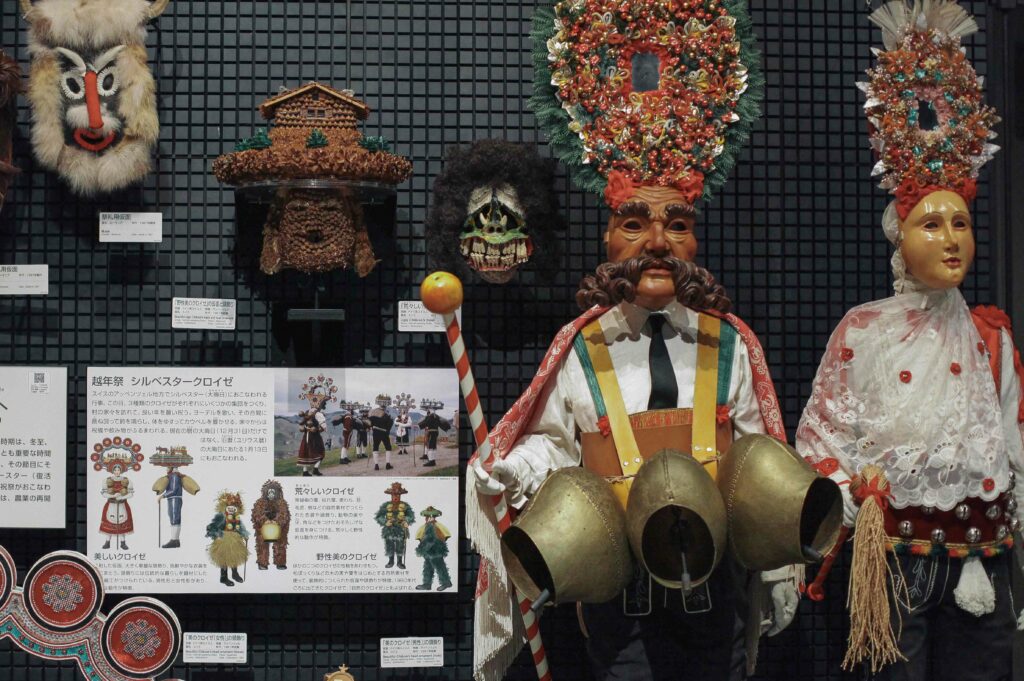 A display of Alpine mask culture is on permanent display of the museum.