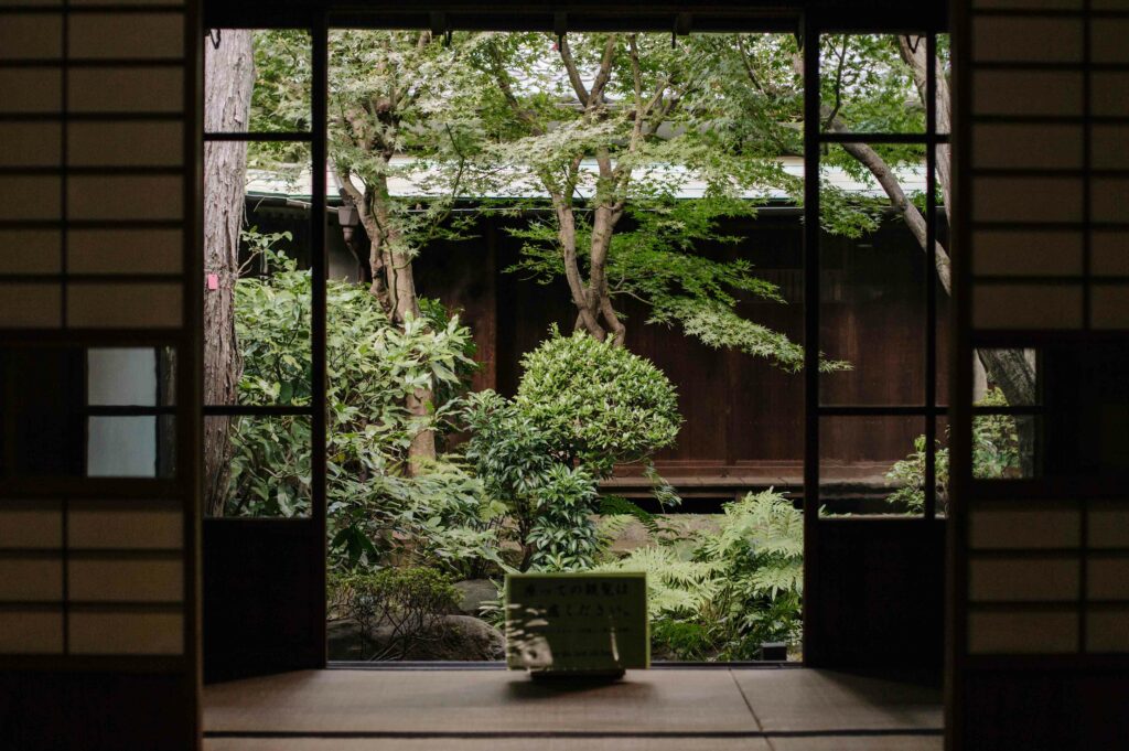 There's even an inner courtyard planted with ferns, maples and shrubs.