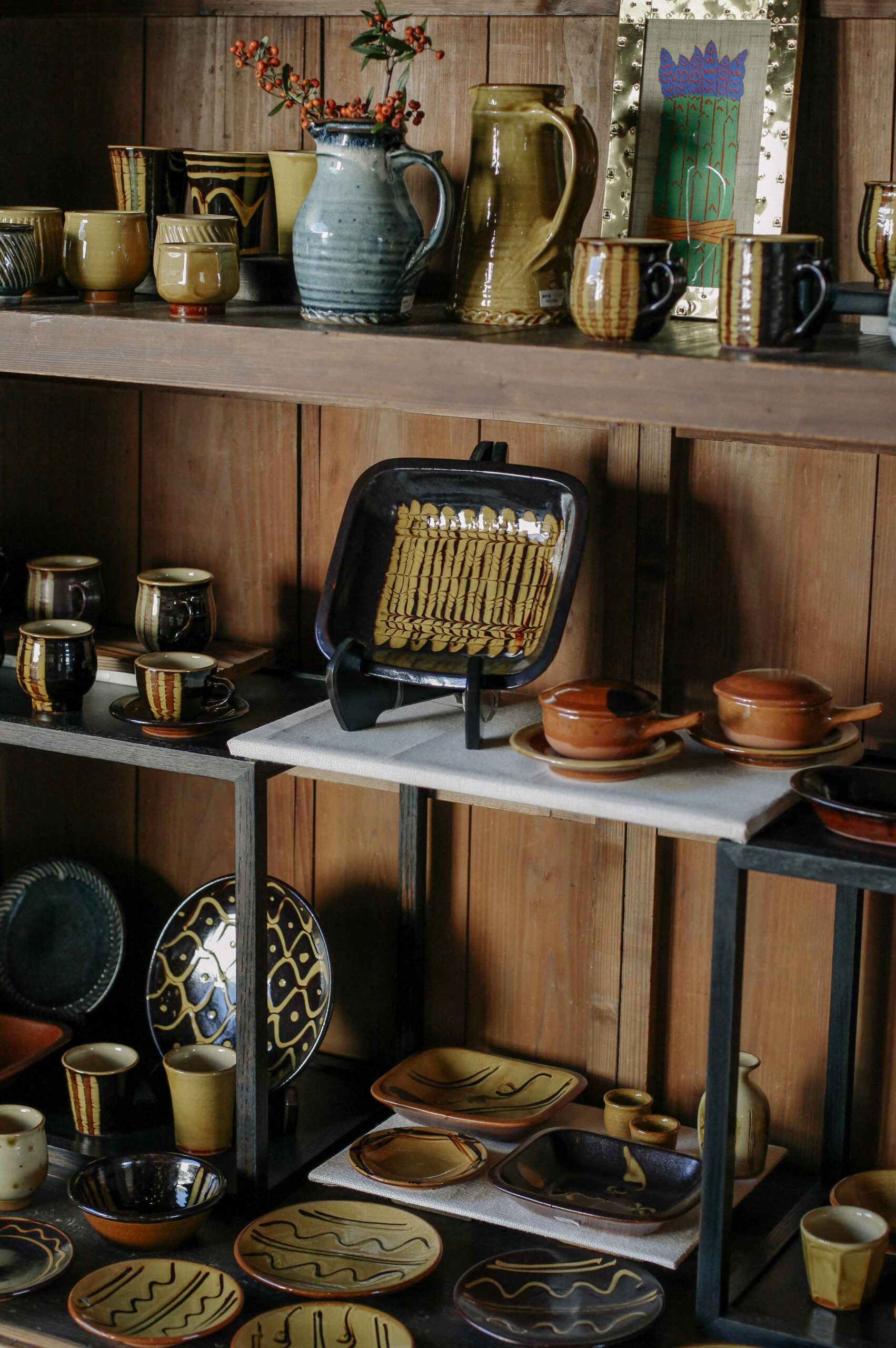 Slipware pottery at the Osaka Mingeikan museum shop.