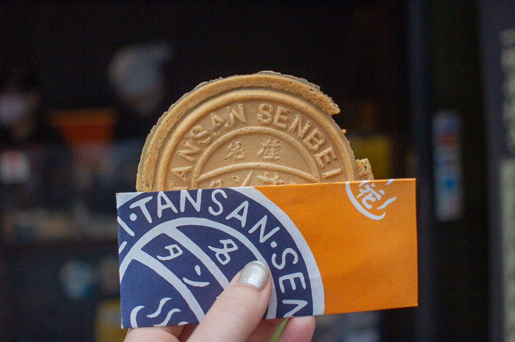 Tansan Senbei - What to eat and drink in Arima Onsen